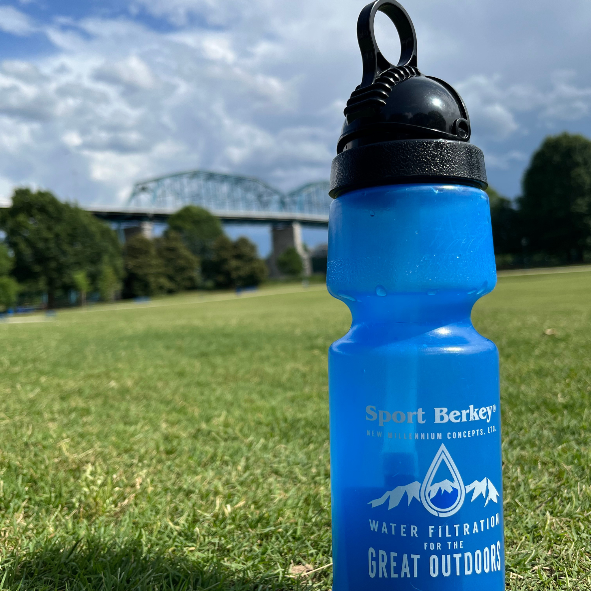 https://www.berkeycleanwater.com/cdn/shop/products/SportBerkeyOutsideBridge.png?v=1655129767